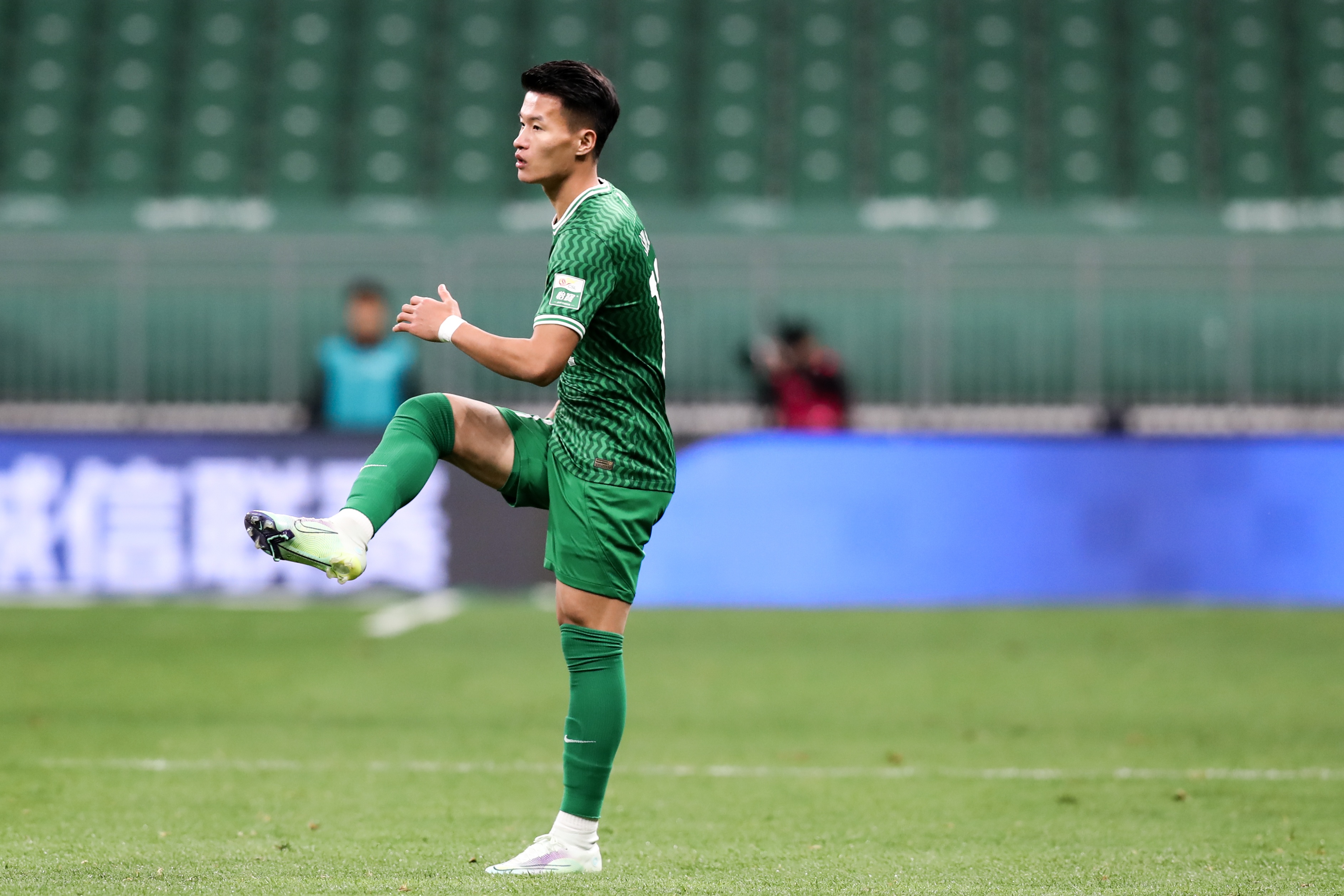 包含今夜体能课后，北京国安单刀错失备战法国杯，赛场秩序良好，赛季目标并未改变的词条