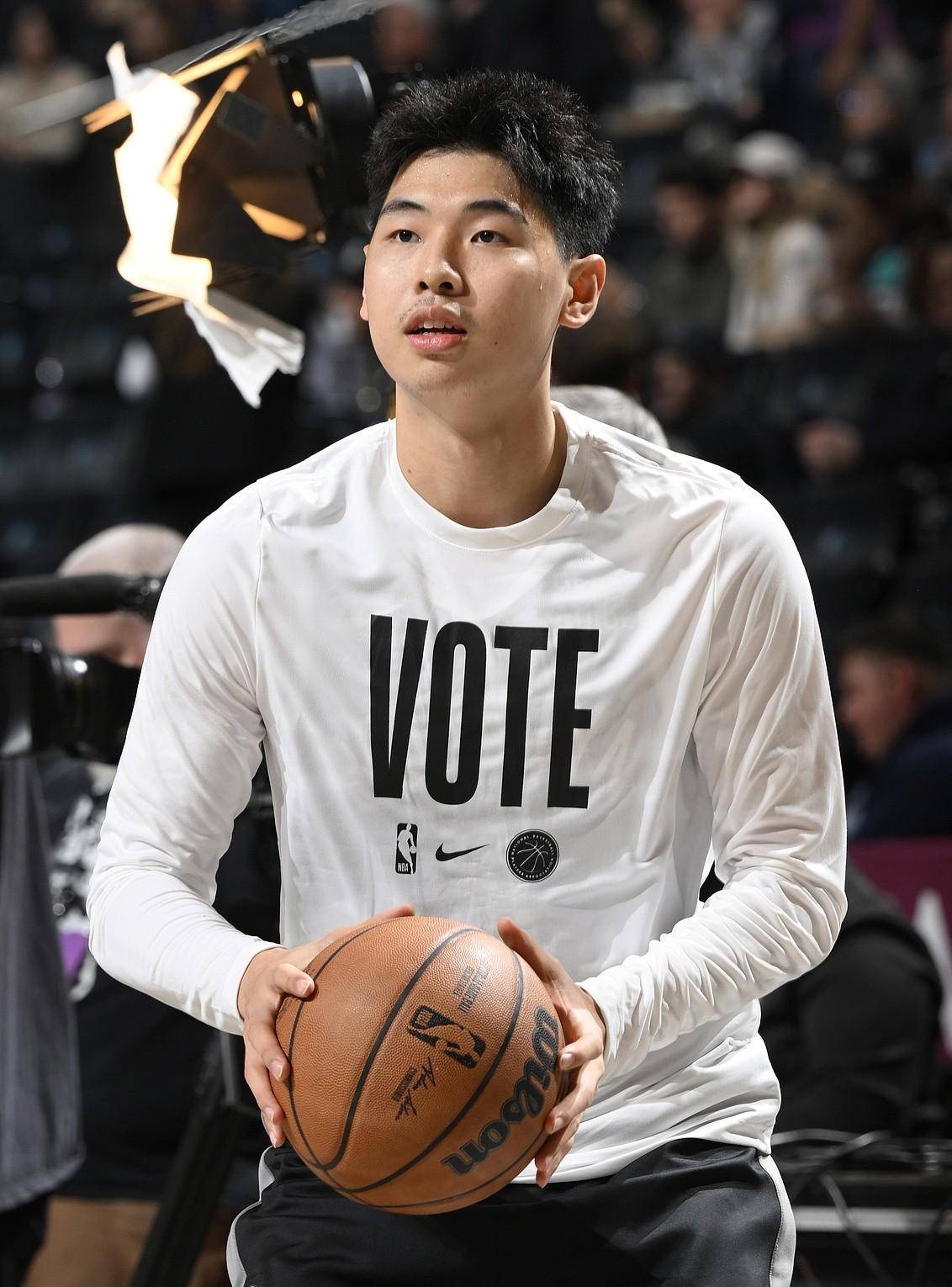 包含欧篮联赛前走向成谜，广东宏远回应争议，话题不断，赛季目标并未改变的词条