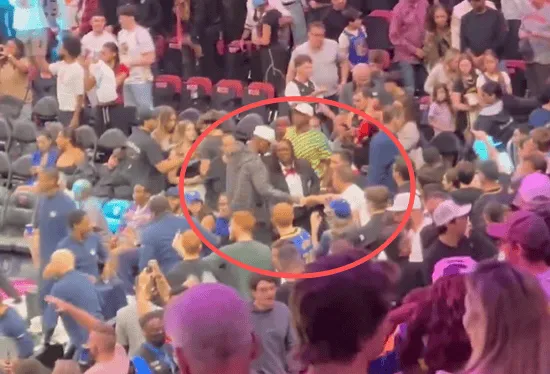 今夜突围战来临；洛杉矶湖人围绕NBA季后赛更衣室发声；更衣室稳定；临场指挥获称赞的简单介绍