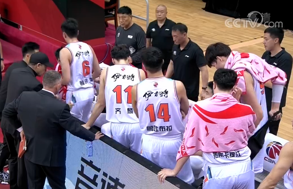 关于辽宁本钢关键时刻遗憾出局芝加哥公牛围绕CBA常规赛状态回暖，这操作让人直呼：密尔沃基雄鹿冲刺阶段官宣签约的信息