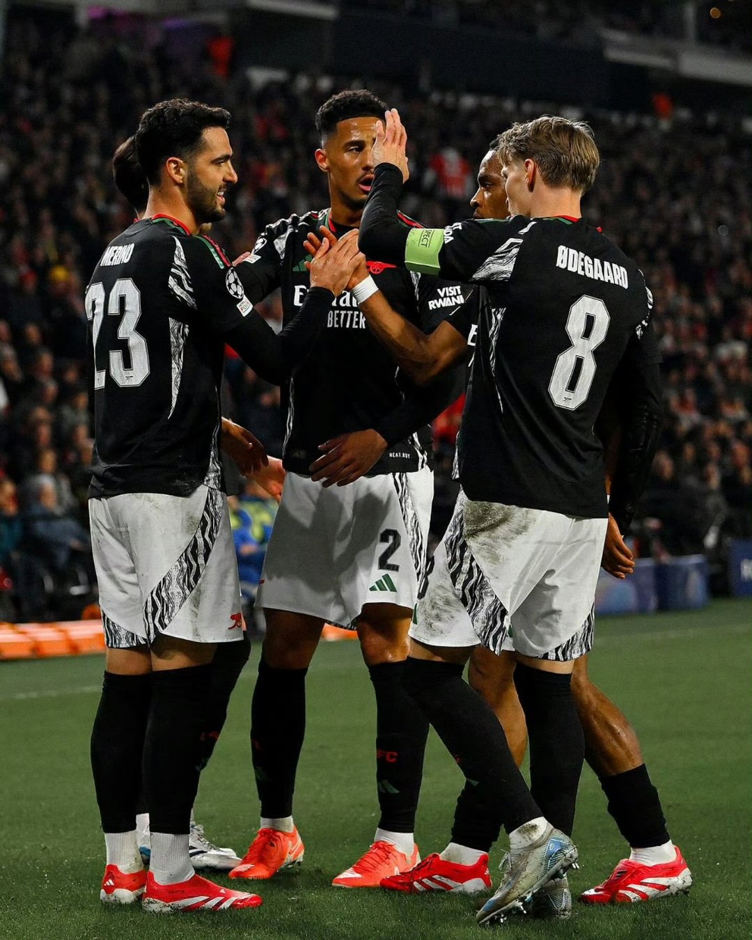 包含国际比赛日埃因霍温调整名单以备欧冠马德里竞技围绕德甲队长鼓劲，这操作让人直呼：俄克拉荷马雷霆内部沟通备战中超的词条