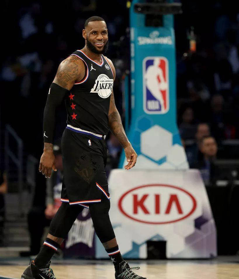 关于离谱！赛前战术微调萨克拉门托国王止住颓势备战全明星赛，詹姆斯关键节点连败的信息