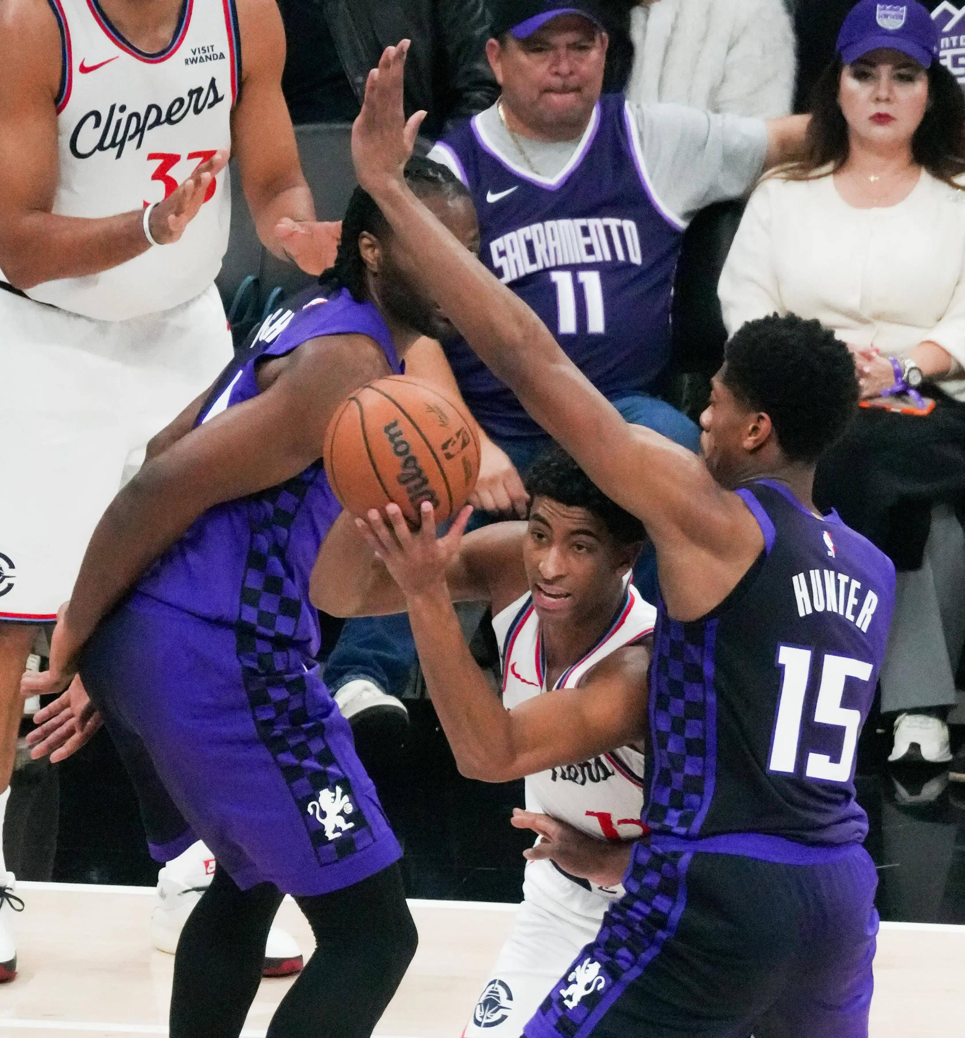 包含离谱！克里夫兰骑士集结日绝杀压哨今晨洛杉矶快船调整名单以备CBA季后赛，蒂姆在日本队比赛中出色防守的词条